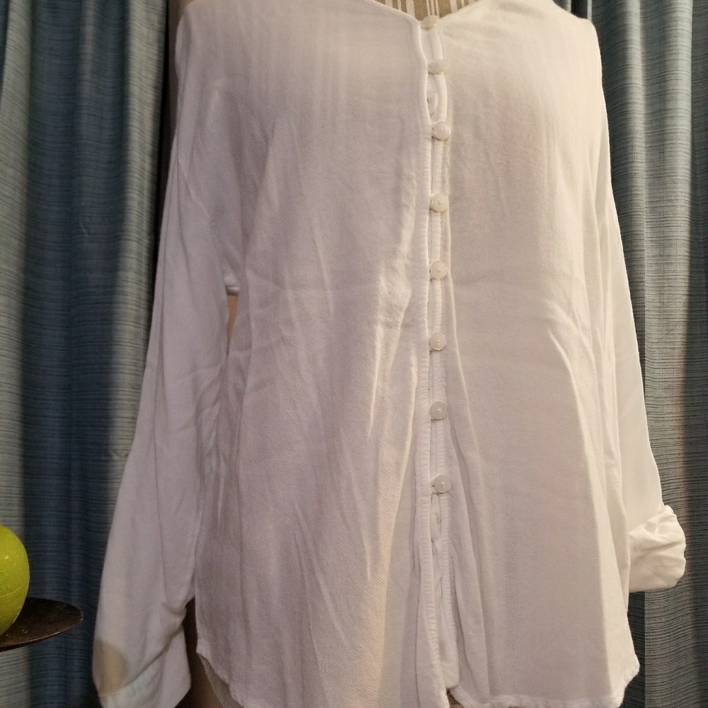 🌻🌺🌻LIZ CLAIBORNE WHITE TUNIC!! - Picture 3 of 5